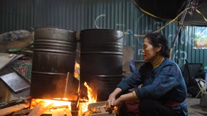 Hà Nội đỏ lửa luộc bánh chưng ngày cận Tết