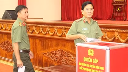 Công an Hậu Giang quyên góp 660 triệu đồng ủng hộ đồng bào miền Trung 