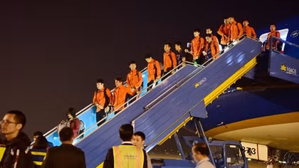 "Hai đội tuyển vàng" đã về đến Hà Nội