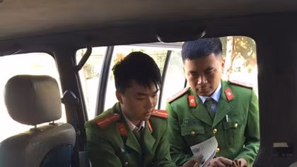 Kịp thời làm CMND cho một người dân trên đường chữa bệnh