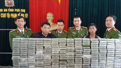 Triệt phá đường dây vận chuyển 300 bánh heroin