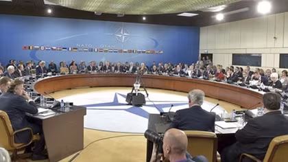 NATO bàn cách cải thiện quan hệ với Nga