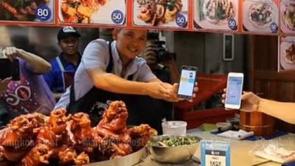 Smartphone và ví tiền điện tử