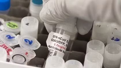 Vaccine COVID-19 và cuộc chiến giành ảnh hưởng