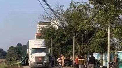 Container lùi thiếu quan sát đâm 2 chị em tử vong