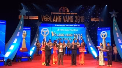 59 “bác tài” được tôn vinh, trao giải “Vô lăng vàng” 2016
