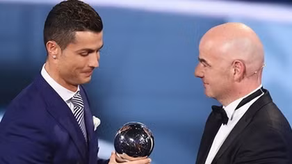 Ronaldo tiếc vì sự vắng mặt của... dàn sao Barca