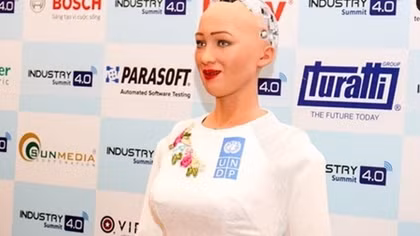 Những điều chưa biết về robot đầu tiên được công nhận là công dân