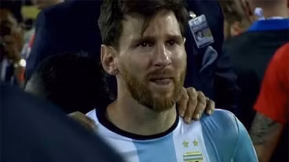 Đừng khóc nhé Messi!