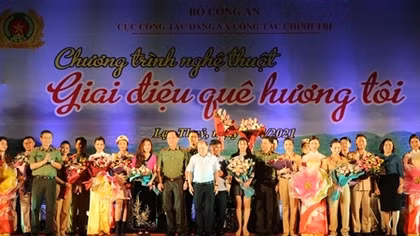 Xúc động chương trình nghệ thuật “Giai điệu quê hương tôi”