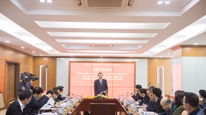 Kiểm điểm tự phê bình và phê bình cần tuân thủ nguyên tắc “tập trung dân chủ”
