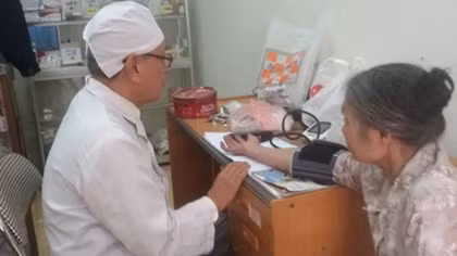 Phòng khám từ thiện của những lương y tuổi U90