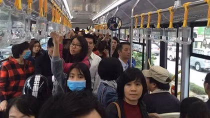 Hết miễn phí, buýt nhanh BRT vẫn hút khách