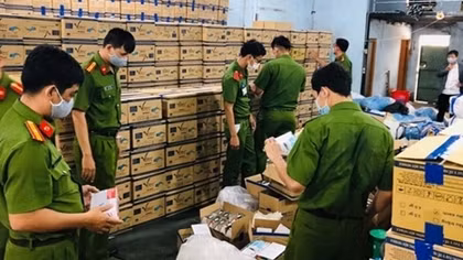 Lợi dụng dịch bệnh để sản xuất, mua bán hàng giả nhằm trục lợi là tội ác