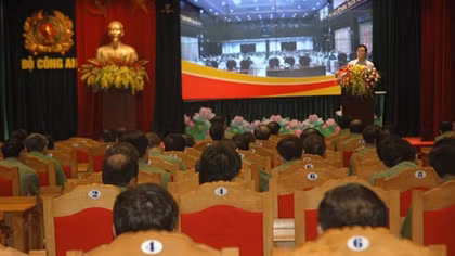 Lãnh đạo chủ chốt Công an các cấp nghe báo cáo về tình hình thời sự
