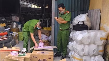 Thuê người làm giả kem chống nắng để kinh doanh
