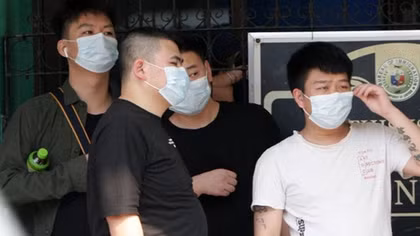 Đi xem bóng đá, người đàn ông Trung Quốc khiến bạn bè bị nhiễm virus Corona