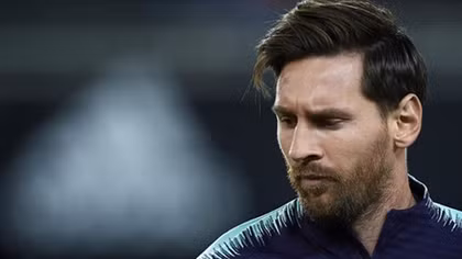 Đồng đội và thầy cũ bảo vệ Messi trước sự chỉ trích của Maradona