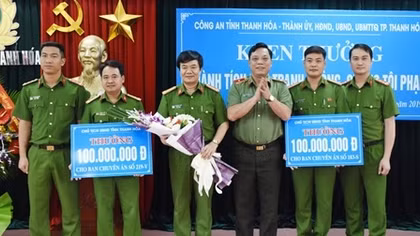 Trao thưởng cho Công an TP Thanh Hóa về thành tích đấu tranh phòng, chống tội phạm