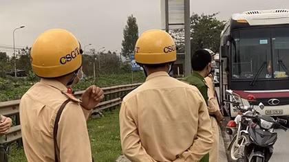 Chặn ô tô khách chở người nghi nhiễm COVID-19