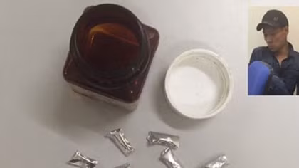 Đôi nam nữ đi chơi đêm giấu ma túy trong hộp vitamin C