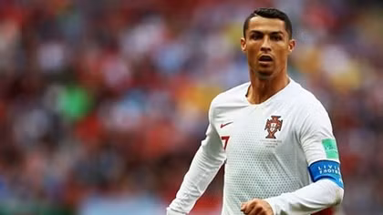Fan Iran phá giấc ngủ CR7