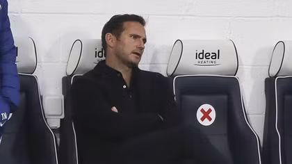 Hàng thủ dở tệ, CĐV Chelsea nổi đóa đòi sa thải Fank Lampard