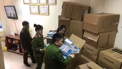 Thêm 2 vụ gom khẩu trang y tế bán giá gấp 5 lần bị phát hiện