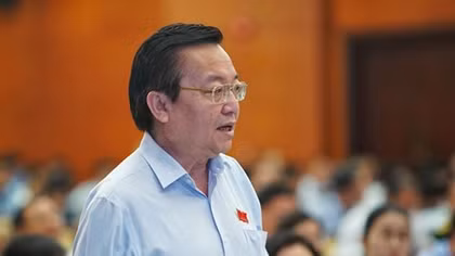 “Nóng” vấn đề trật tự xây dựng, quản lý cơ sở thẩm mỹ và thù lao làm sách giáo khoa riêng