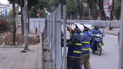 Hà Nội xén vỉa, di dời cây chuẩn bị mở rộng đường Láng