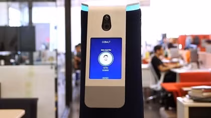 Robot bảo vệ trong văn phòng
