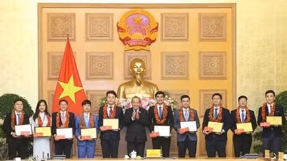 Cán bộ, công chức, viên chức trẻ phải vừa “hồng”, vừa “chuyên”