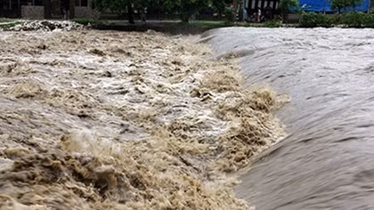 Đi làm nương, 2 người bị lũ cuốn trôi