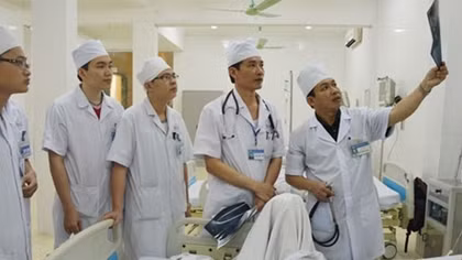 Bác sĩ có đôi tay vàng, gắp thành công hơn 1.000 ca hóc dị vật