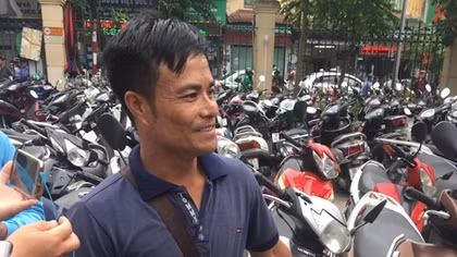 Lột đồ đánh vợ giữa đường chỉ vì ghen vô cớ