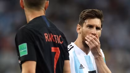 Argentina thảm bại, Messi bị ví với cừu