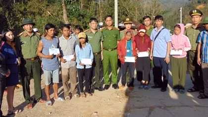 Bạn đọc Báo CAND và doanh nghiệp ủng hộ đồng bào miền Trung gần 3,3 tỷ đồng và 200 tấn gạo