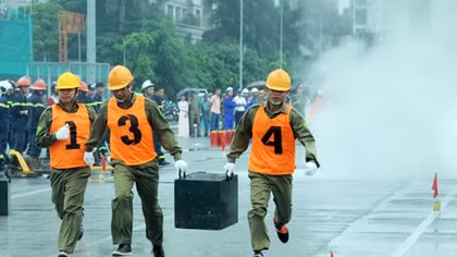 Hội thao chữa cháy, cứu nạn tại quận Hà Đông