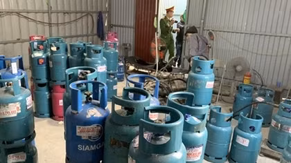Cơ sở sang chiết gas lậu dưới chân cầu Bạch Đằng