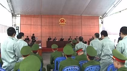 Đề nghị khung hình phạt cho 25 bị cáo trong đường dây mua bán hơn 5 nghìn bánh ma túy