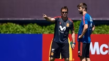 Tây Ban Nha "trảm tướng" trước ngày World Cup mở màn