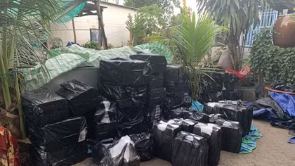 Triệt phá điểm tập kết thuốc lá lậu, thu giữ hơn 19.000 bao