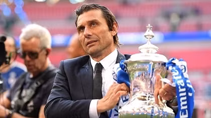 Chelsea sa thải HLV Conte