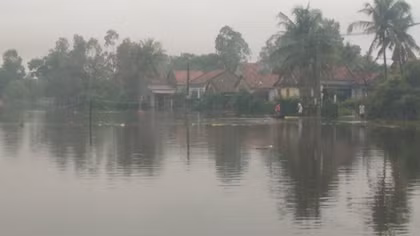 Nước lũ dâng cao trên các dòng sông ở Phú Yên, Bình Định