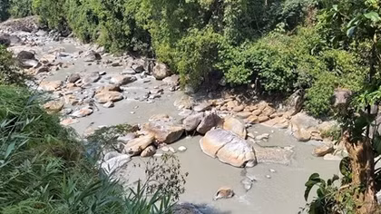 Khai thác vàng gây ô nhiễm nghiêm trọng sông Nước Ái