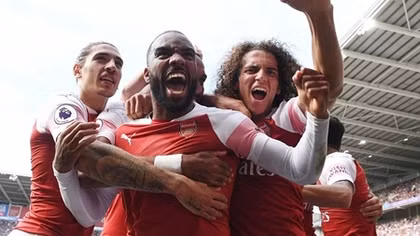 Lacazette lập công, Arsenal thắng toát mồ hôi