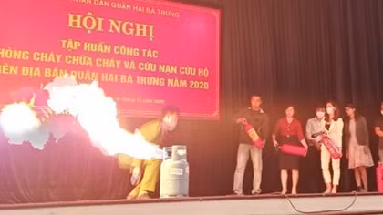 Hàng trăm người dân nâng cao kỹ năng chữa cháy, thoát nạn
