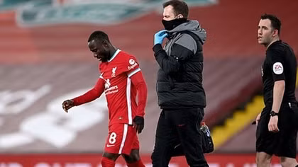 Liverpool buồn vui lẫn lộn sau đại thắng Leicester