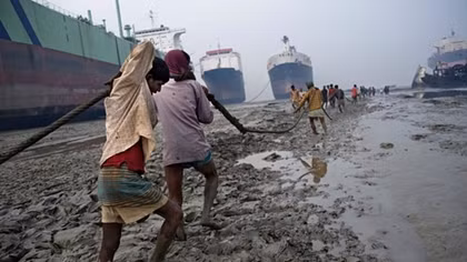 Bi kịch của người lao động nghèo tại “nghĩa địa tàu chết” ở Bangladesh