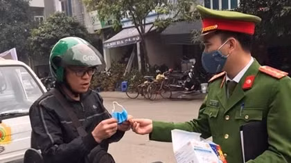 Phạt 9 triệu đồng 5 trường hợp không đeo khẩu trang nơi công cộng